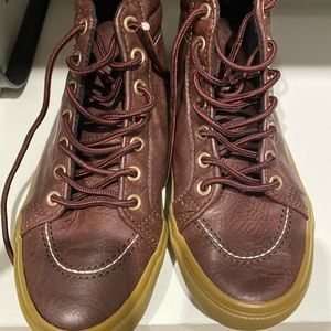 Boys Burgundy Old Navy sneaker